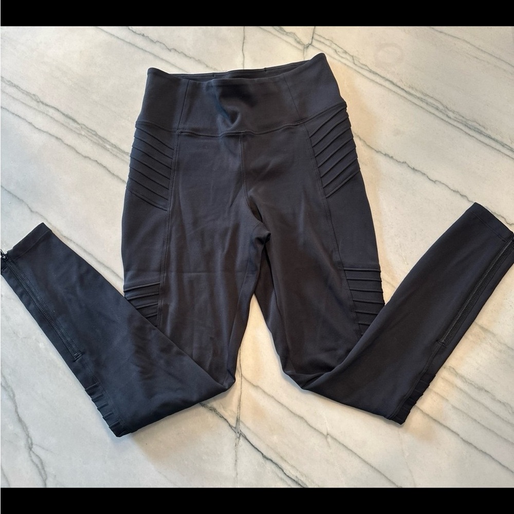 Athleta Black Delancey Moto Tight NWOT
Sz S